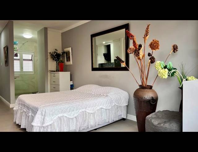 1 BEDROOM APARTMENT FOR SALE IN SEA POINT